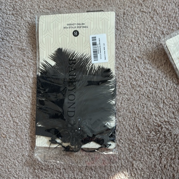 Babeyond beaded rhinestone floral feather headband / black - Picture 3 of 3